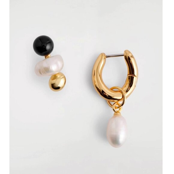 NWT COS Mismatched Freshwater Pearl Earrings Gold/Onyx - Picture 1 of 3
